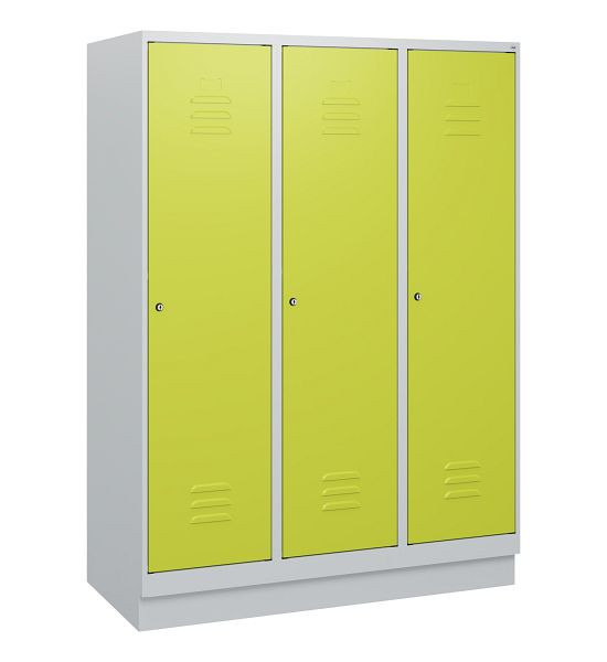 C+P Umkleidespind Classic PLUS, Sockel, 3 Abteile, 1630x1200x500mm, 7035/0024, Zylinderschlösser, 0800205-32 S10025