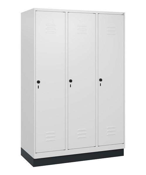 C+P Umkleidespind Classic PLUS mit Mitteltrennwand, Sockel, 3 Abteile, 1800x1200x500mm, 9016/9016, Drehriegel, 0800207-32F S10014