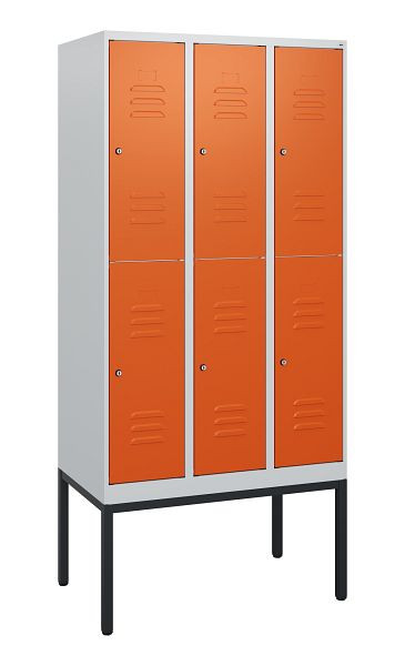 C+P Doppelstöckiger Spind Classic PLUS, Gestell, 3 Abteile, 1950x900x500mm, 7035/2004, Zylinderschlösser, 0803305-30 S10062