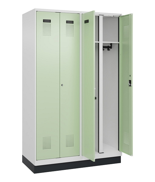 C+P Schwarz-Weiß-Spind Evolo PLUS, mit Sockel, 4 Abteile, 1950x1200x500mm, 9016/6019 Weissgrün, Abteilbreite 300 mm, Schlüssel 2, 049022-40 S10046