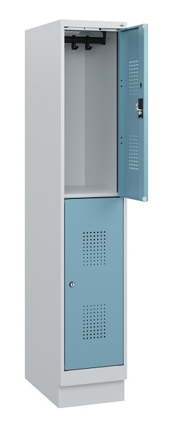 C+P Doppelstöckiger Spind Evolo PLUS, Sockel, 2 Fächer, 1630x300x500mm, 7035/001, Zylinderschloss, 0493205-10 S10035