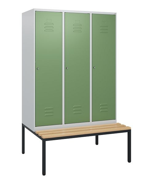 C+P Umkleidespind Classic PLUS, mit untergebauter Sitzbank, 3 Abteile, 1950x1200x815mm, 7035/6011, Zylinderschlösser, Buche-Sitzleisten, 0800505-32 S10021