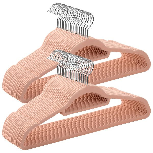 SONGMICS Samt, 50er-Pack, rutschfeste Kleiderbügel, 0,6 cm Dicke, Platz sparend, 360° Drehhaken, 43,5 cm lang, Pink Light, 43,5 x 0,6 x 22,5 cm, CRF50PK